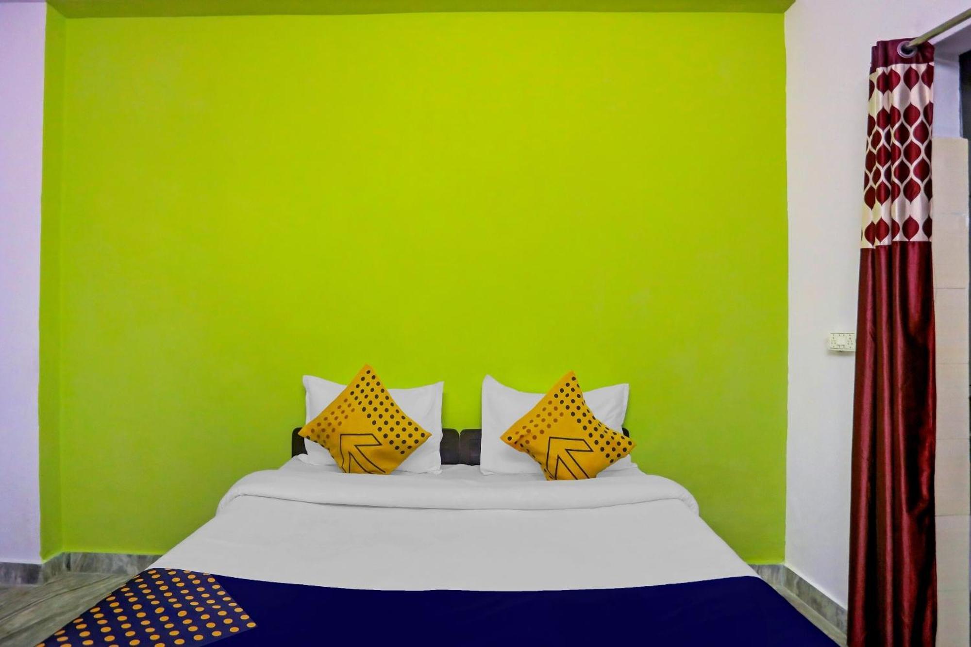 Hotel Spot On Raj Vip Near Worlds Of Wonder Kalkaji Devi